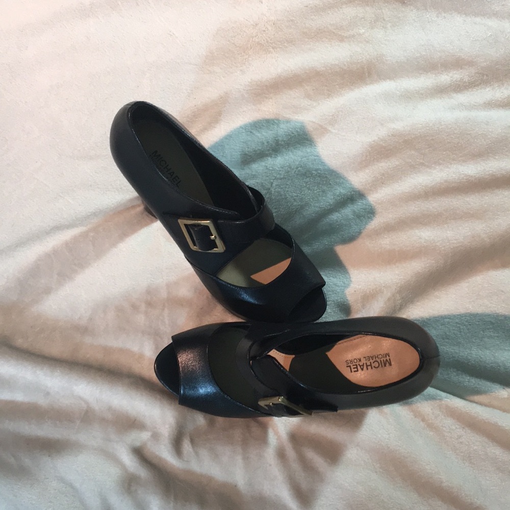 Shoes - Picture 2 of 5